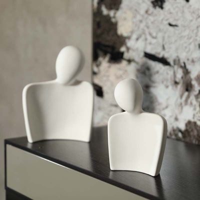 商売 買い手 は 抽象 的 な 芸術 愛する 人 の 像 を 用い て お店 の 美学 を 向上 さ せる