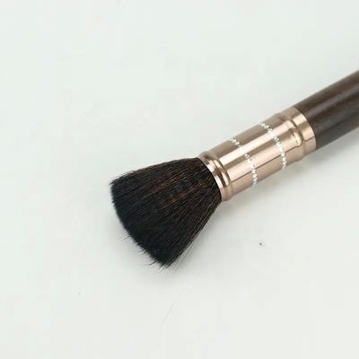 木製のハンドル バーリストツールとプラスチック製の粉末吹風機でコーヒーを作る方法を改善します