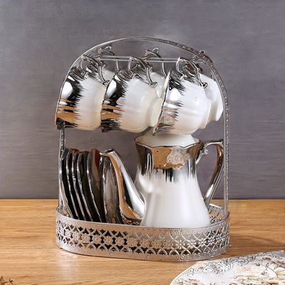 現代のヨーロッパ風のコーヒー愛好家向けのポルセランコーヒーカップと皿セット