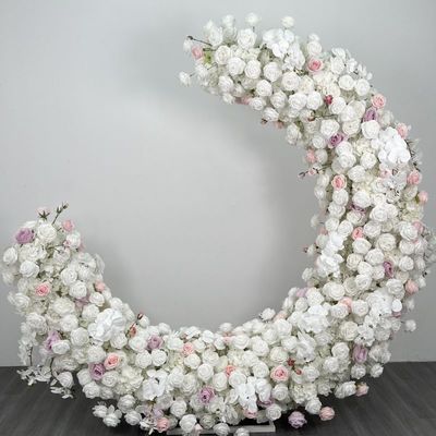 婚活 パーティー の 飾り付け に 用い られる 色とりどりの 花 の 美 糸 赤い 心 の 形 の 弓 の 花