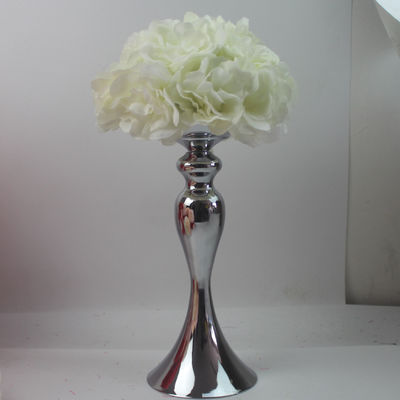 母の日に洗練されたテーブル装飾のための美しい人工の花のボール