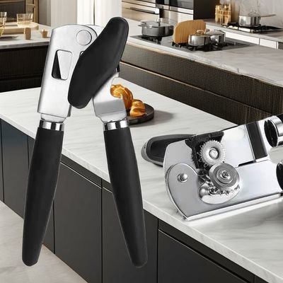 手動のステンレス鋼缶ビールボトル開口機 安全なスムーズエッジとフラット金属デザイン