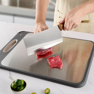 キッチン必需品のための厚いプラスチックフレームと環境にやさしい竹PP防滑切断板