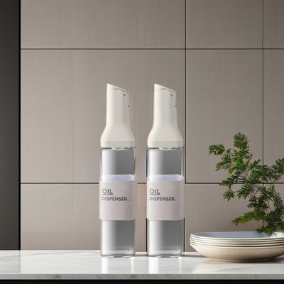 スーパーマーケット の 必須 な 現代の 木製 瓶 で 調理 に 用い られる 辛酸 油 と 豆腐 ソース