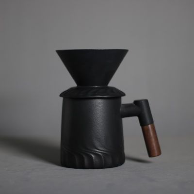 シンプルなデザイン 現代のヴィンテージコーヒーメーカー 安全な飲み放題のためにマットブラックでセット