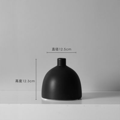 黒と白のセラミックテーブルテーブルバザ 優雅なリビングの装飾のためのポストモダンスタイル