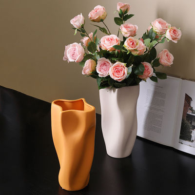 現代の陶器花瓶 結婚式用 卓上ディスプレイ 陶器家具 花瓶