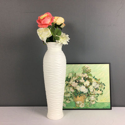 現代の北欧陶器花瓶 古典的なスタイルでテーブルトップの家庭装飾用