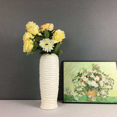 現代の北欧陶器花瓶 古典的なスタイルでテーブルトップの家庭装飾用
