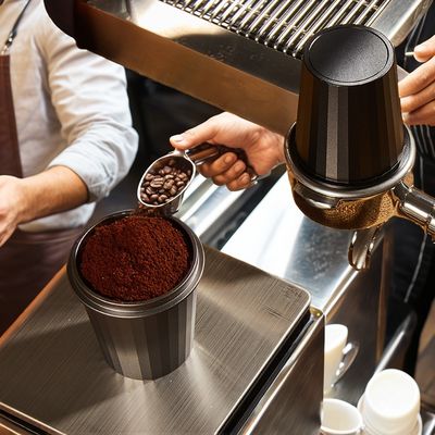 正確なバリスタ測定のために, 58mm ステンレスステールコーヒードーシングカップをカスタマイズ