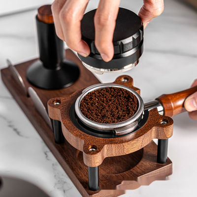 商用買い手 カフェ オーダーメイド ロゴ エスプレッソとコーヒー粉末オーガナイザーのための固木タッピングステーション