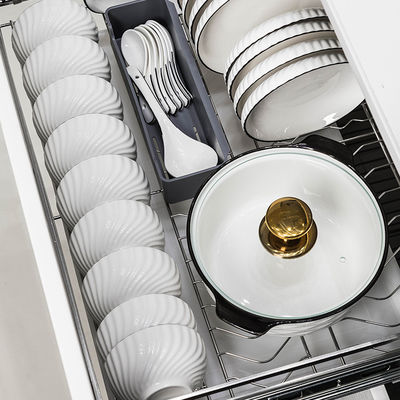 ホテル レストラン 食器 黒い縁とスープ皿のスプーンと白いポルセランでセット