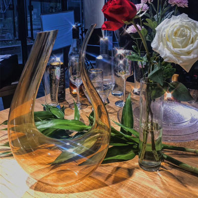 愛する人たちに 優雅なアンバー型 U型 高級赤ワイン杯を贈る 100枚