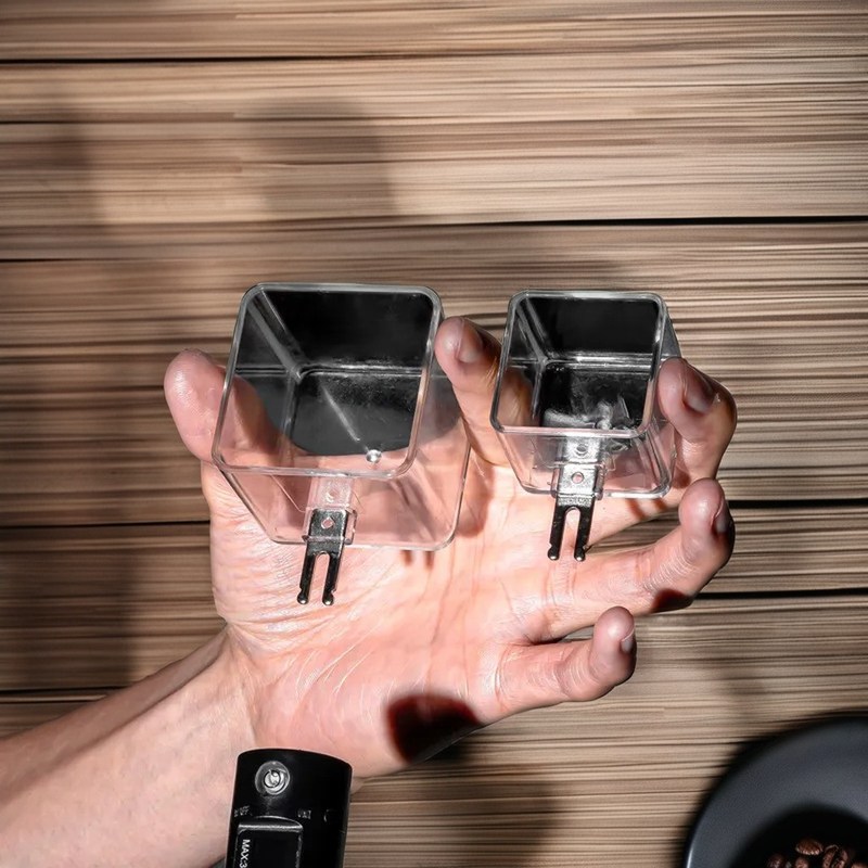 300g のデジタル スプーン スケール と LCD ディスプレイ で 食品 の 重量 を 正確 に 測定 する